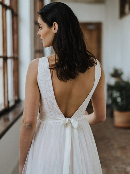 Simple Wedding Dress Backless Bridal Gowns Chiffon V-Neck A-Line Bridal Dresses-newarrivaldress
