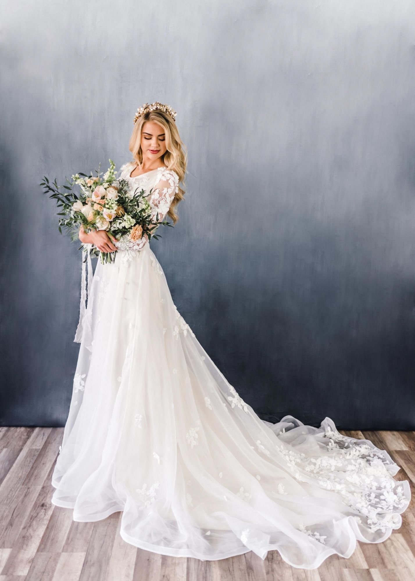 Elegant Appliques A-line Ruffles Wedding Dresses | Lace Long Sleeve Bridal Gowns Online-newarrivaldress
