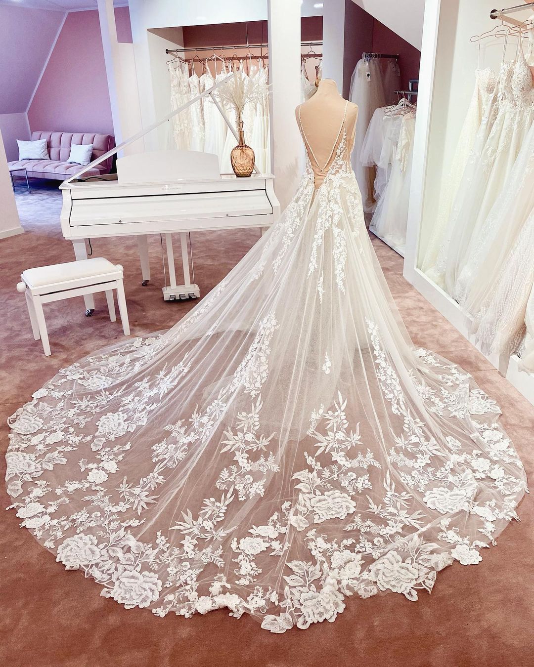 Romantic Deep V-Neck Tulle Aline Wedding Dress Sleeveless Floral Lace Appliques-newarrivaldress