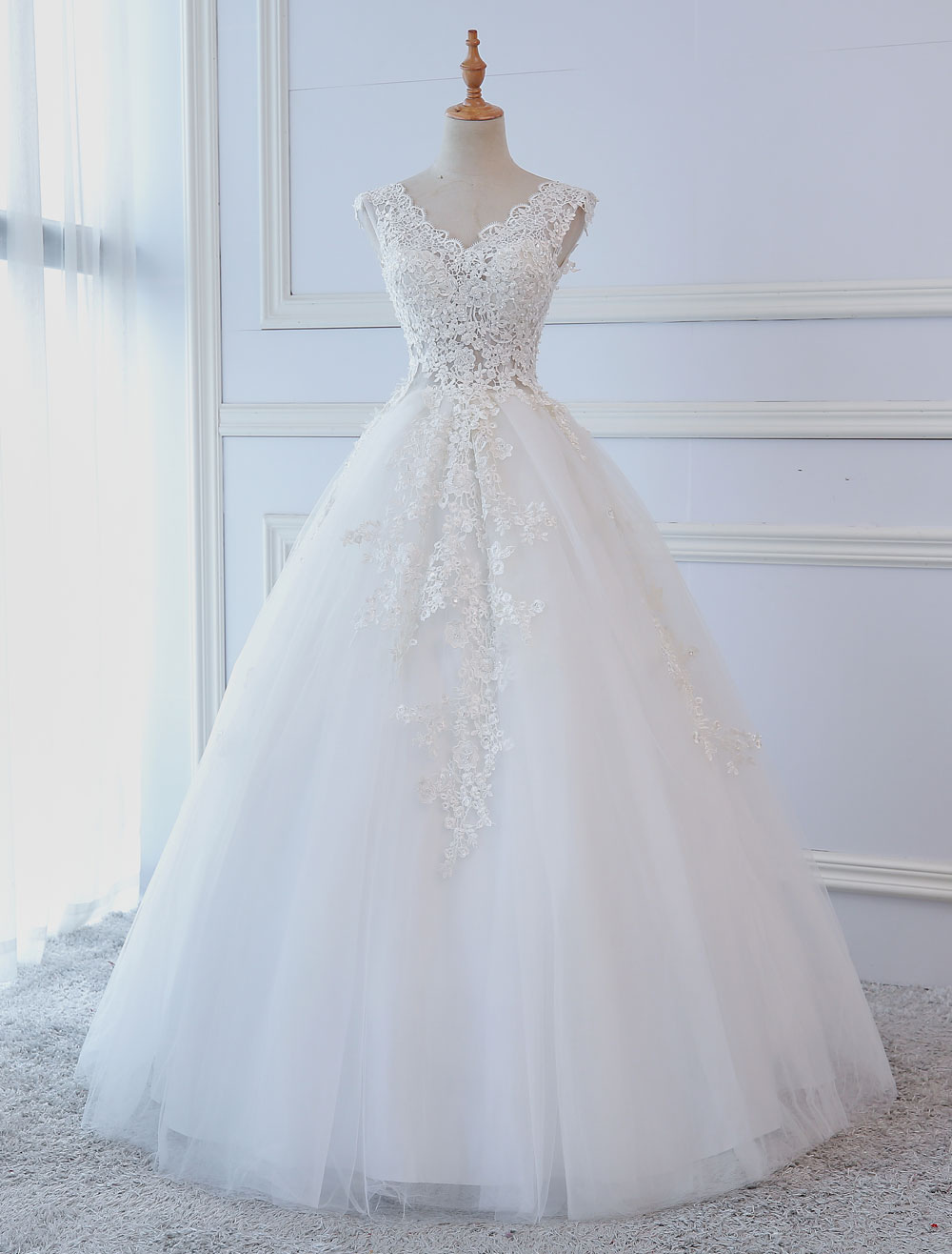 Princess Wedding Dresses Ball Gowns Lace V Neck Sleeveless Floor Length Bridal Gowns-newarrivaldress