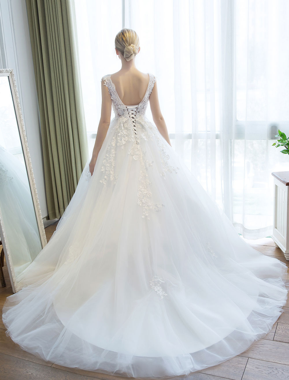 Wedding Dresses Princess Ball Gown Ivory Bridal Gown V Neck Illusion Backless Lace Applique Tulle Bridal Dress With Train-newarrivaldress