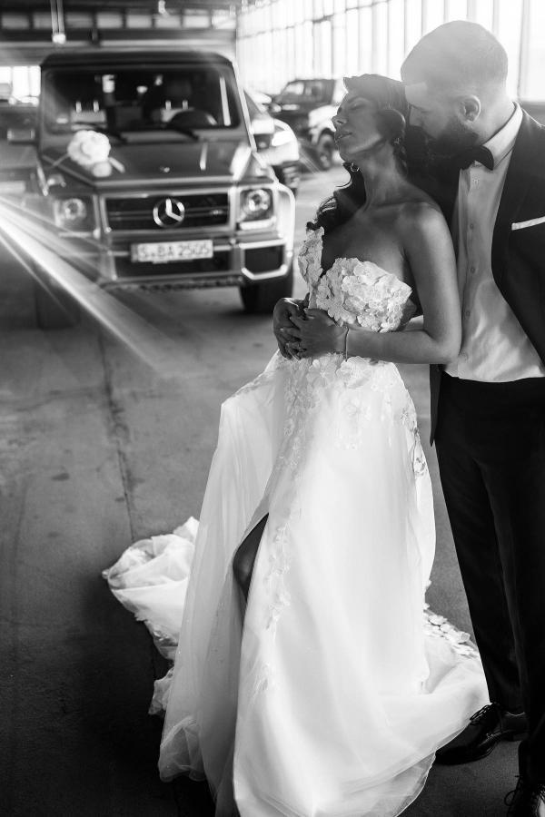 Sweetheart Strapless A-line Wedding Dress Floral Lace Front Slit Tulle Bridal Dress-newarrivaldress