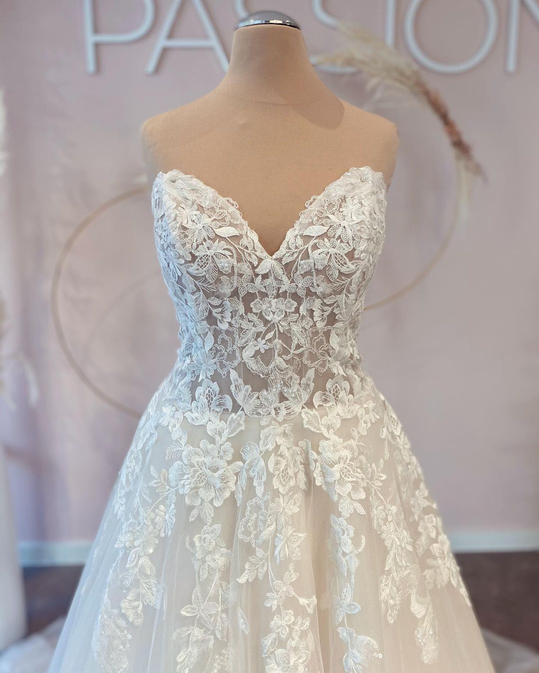 Elegant Sleeveless Aline Wedding Dress Floral Lace Tulle Sweetheart Bridal Dress-newarrivaldress