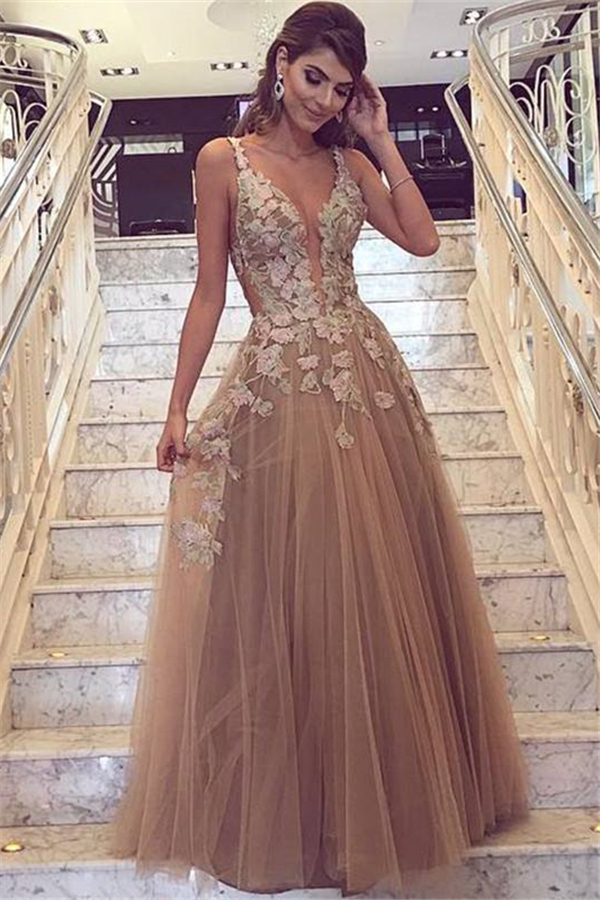 Chic Champagne Tulle Straps Lace Appliques Prom Dresses