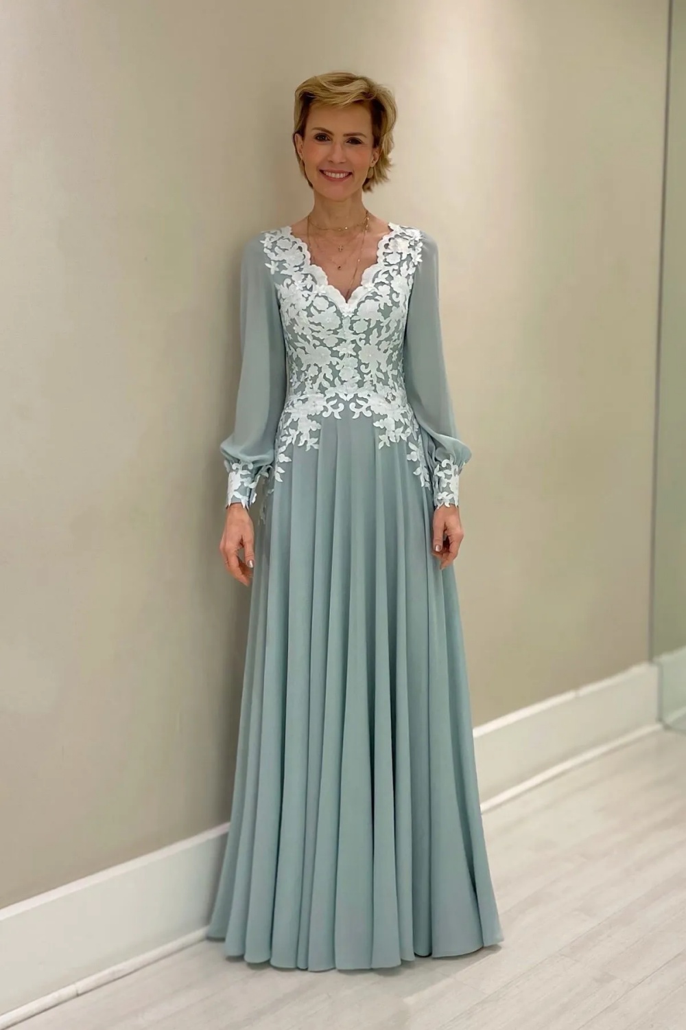 Long Sleeves Dusty Sage Chiffon Mother of the Bride Dress Long Bridesmaid Dress with Appliques