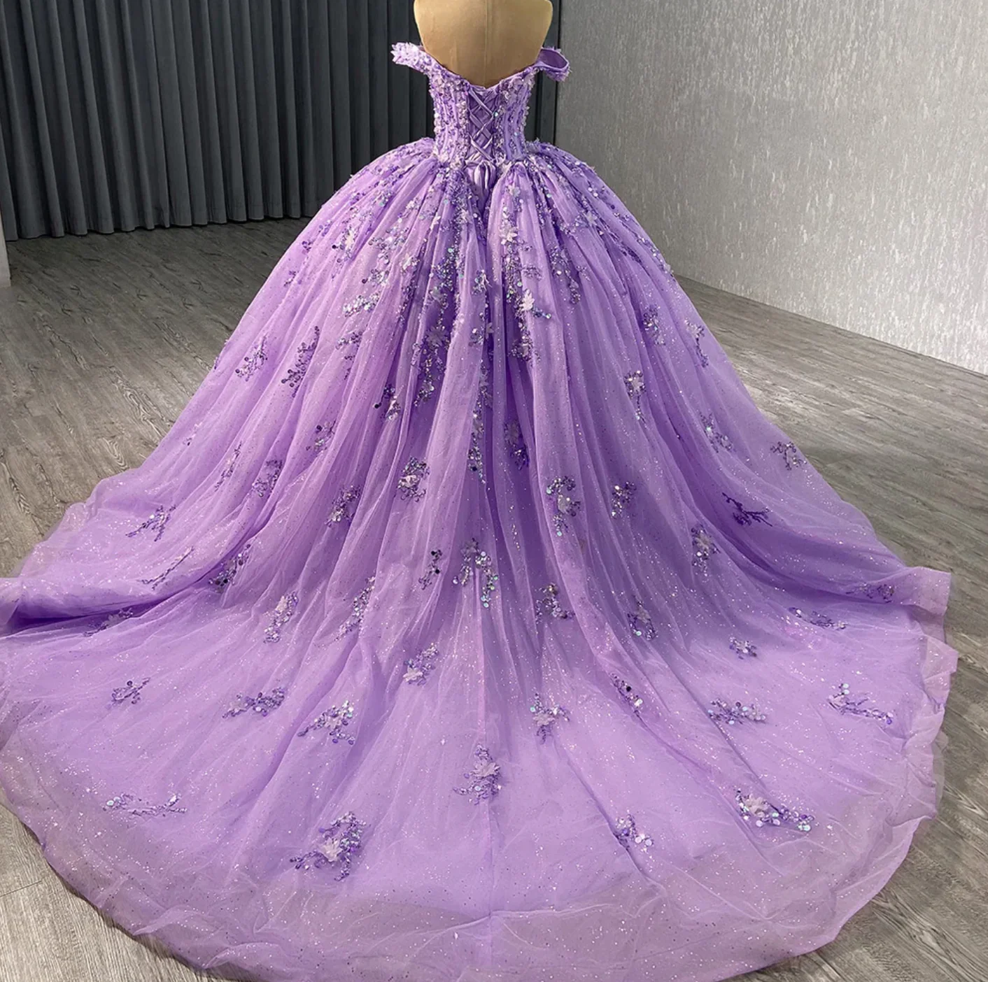 Off-the-Shoulder Ball Gown Quinceanera Dresses Tulle Sequins Aline Sweet 16 Dress