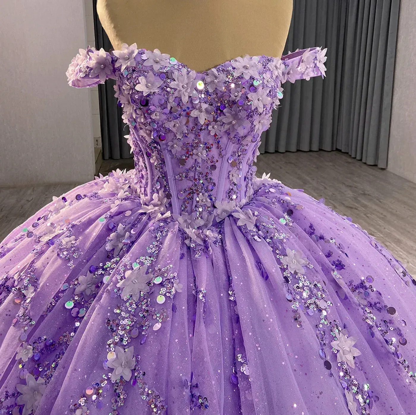 Off-the-Shoulder Ball Gown Quinceanera Dresses Tulle Sequins Aline Sweet 16 Dress