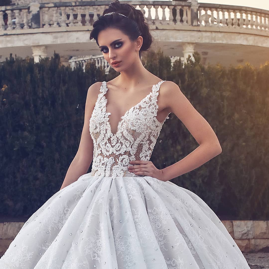 Lace Appliques Sexy Sleeveless Wedding Dresses | Princess Ball Gown V-neck Bridal Gowns-newarrivaldress