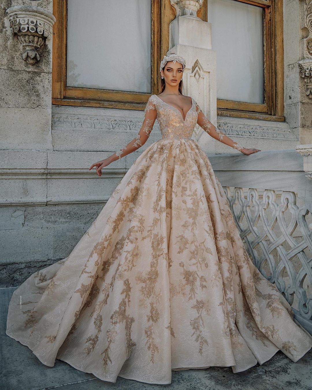Glamorous V-neck Gold Appliques Ball Gown Wedding Dresses | Beads Sheer Tulle Long Sleeve Bridal Gowns-newarrivaldress
