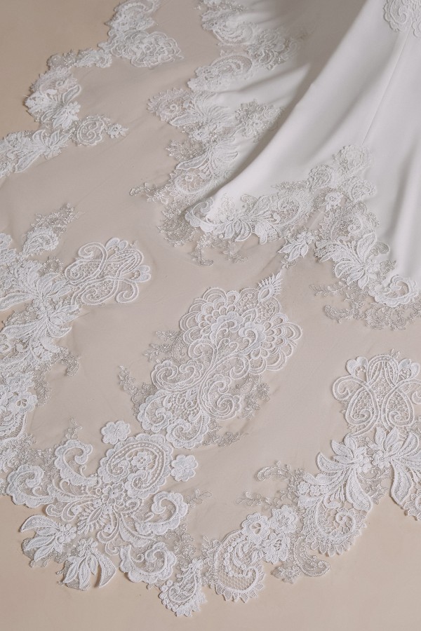 Romantic Halter V-Neck Satin Wedding Dress Floral Lace Mermaid Bridal Gown-newarrivaldress