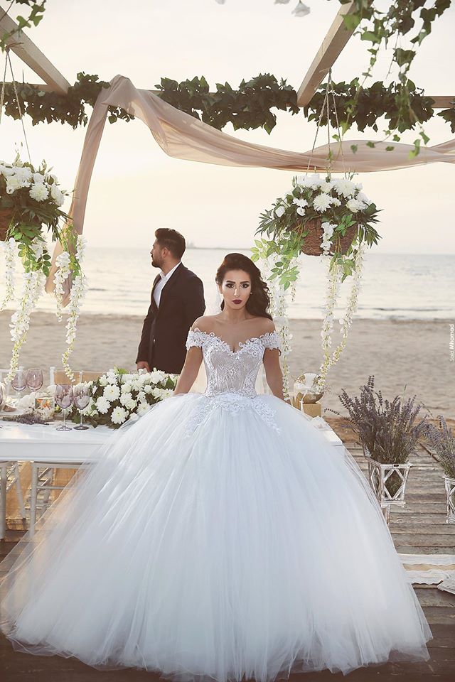 Vintage Off Shoulder Lace Ball Gown Wedding Dress Tulle Court Train Bridal Gown Vintage Off Shoulder Lace Ball Gown Wedding Dress Tulle Court Train Bridal Gown