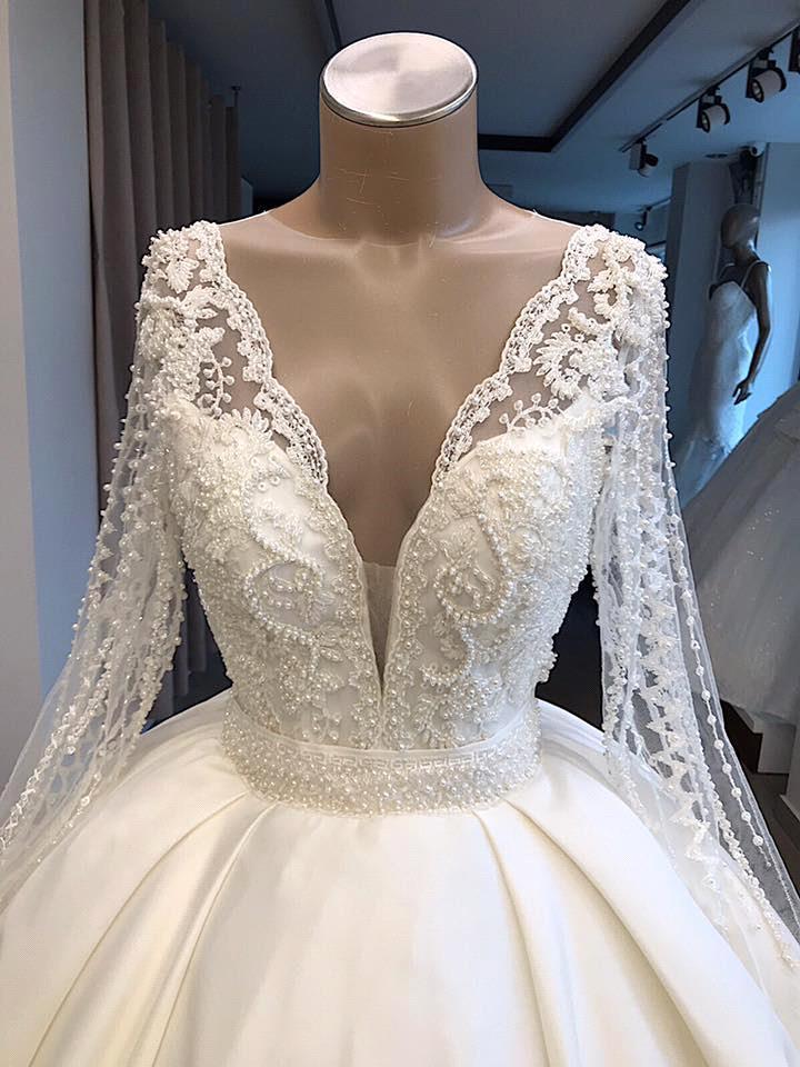 V-neck Long Sleeve Ball Gown Wedding Dress 2021 | Satin Beaded Lace Luxury Bridal Gowns Online-newarrivaldress