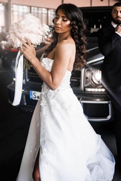 Sweetheart Strapless A-line Wedding Dress Floral Lace Front Slit Tulle Bridal Dress-newarrivaldress