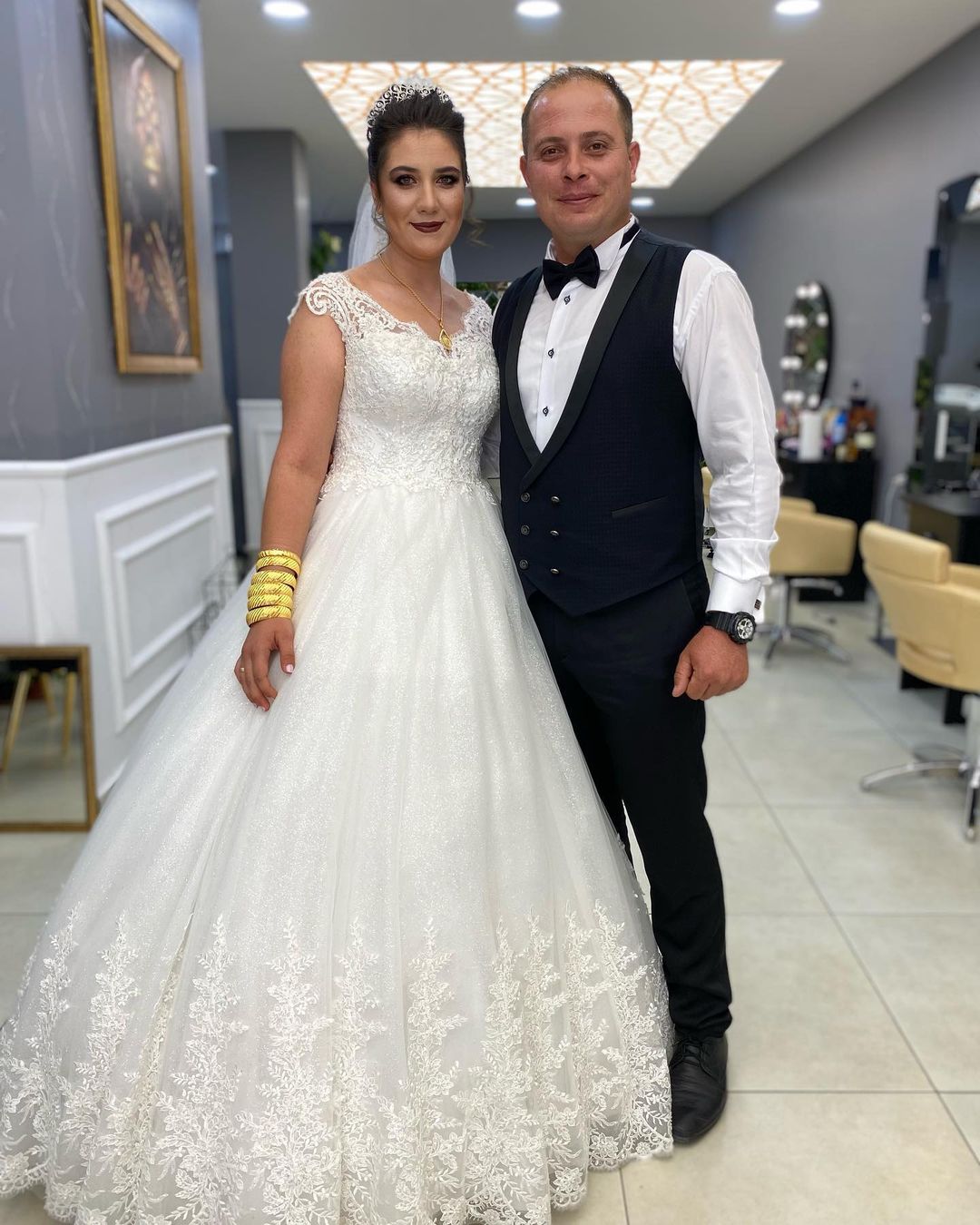 Gorgeous Cap Sleeves White Lace Bridal Dress Tulle A-line Wedding Dress-newarrivaldress
