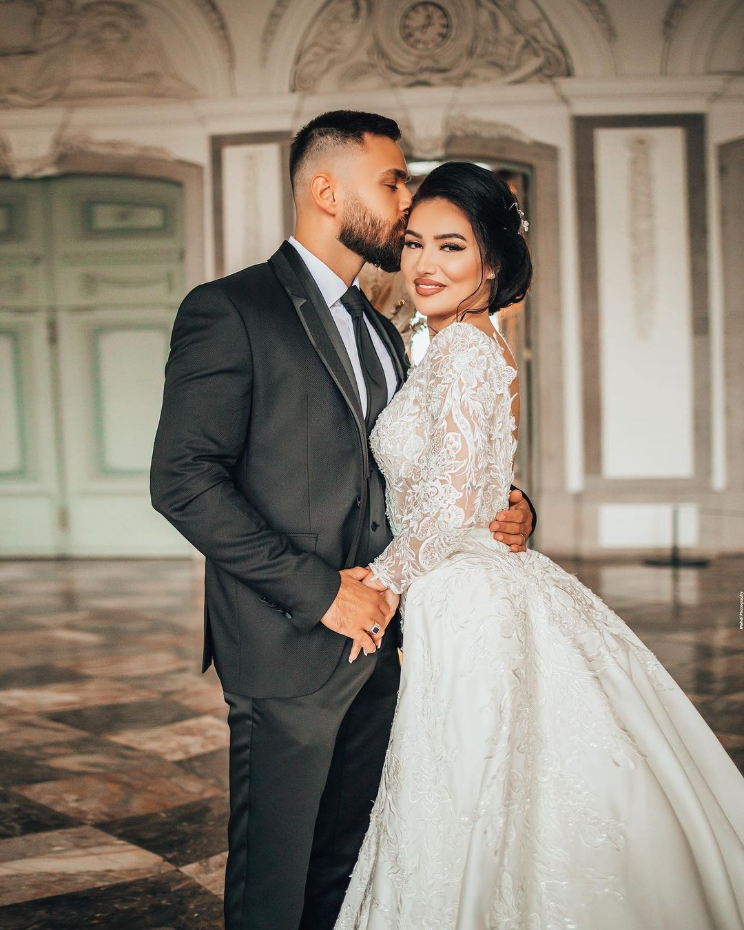 Elegant White Long Sleeves Wedding Gown Floral Lace Mermaid Bridal Gown with Detachable Train-newarrivaldress