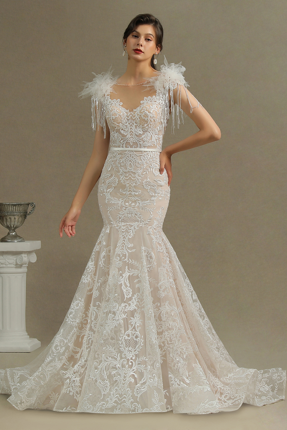 Stunning Tessels Sweetheart Mermaid Bridal Dress Backless Fur Lace Wedding Dress-newarrivaldress