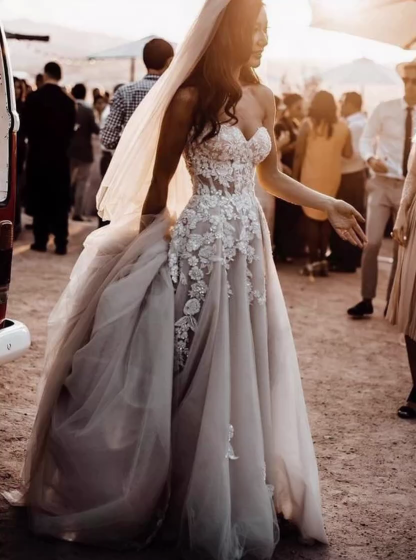 Elegant Aline Tulle Wedding Dresses Sleeveless Sweetheart Bridal Dress with Lace Appliques