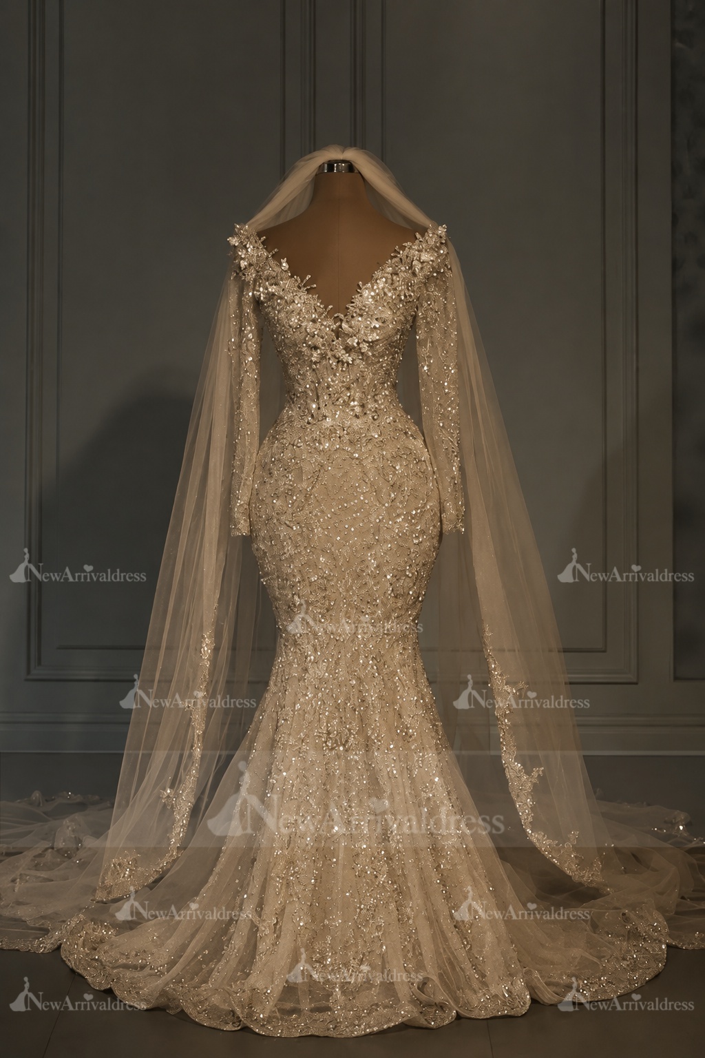 Gorgeous Long Sleeves Mermaid Wedding Gowns Glitter Sequins Garden Bridal Dresses