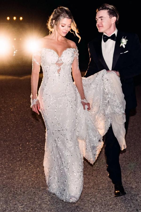 Beautiful Off Shoulder Long Sleeves Wedding Dress Floral Lace Bridal Dress-newarrivaldress