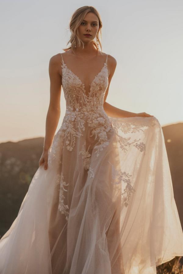 Elegant V-neck Tulle Lace Wedding Dress Aline Sleeveless Bridal Dress-newarrivaldress