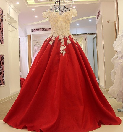 Ball Gown Sequins Applique A-Line Off-The-Shoulder Floor-Length Evening Dresses