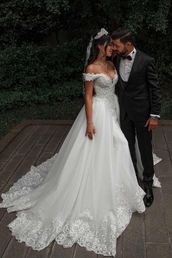 Off The Shoulder Appliques Sheath Wedding Dresses | Sweetheart Tulle Bridal Gowns with Lace Detachable Train-newarrivaldress