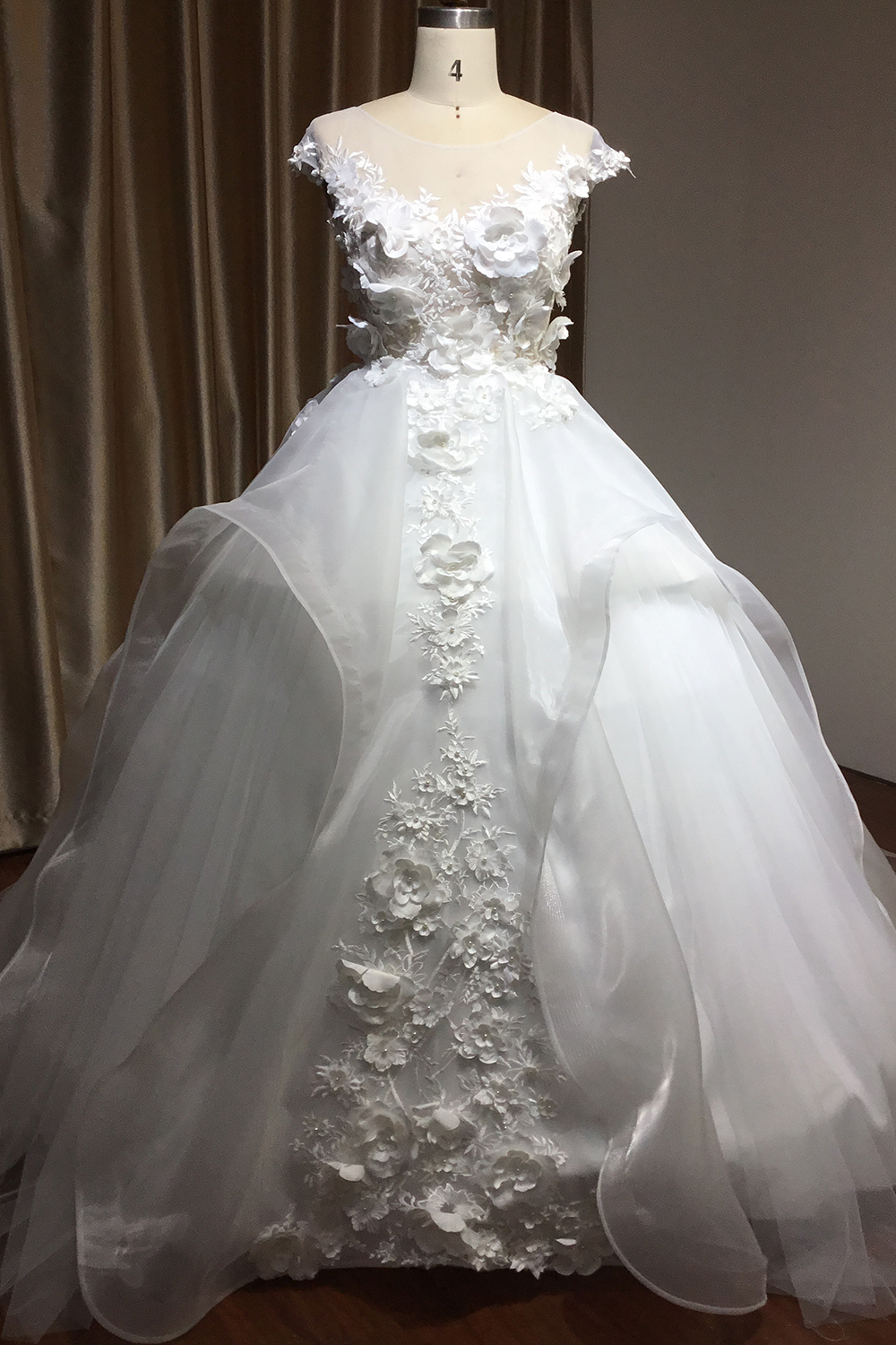 3D Floral Sleeveless Aline Bridal Dress White Beadings Crew Neck Wedding Dress-newarrivaldress