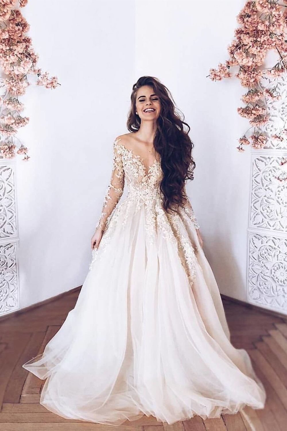 Elegant Long Sleeves Appliques Ruffles Wedding Dresses