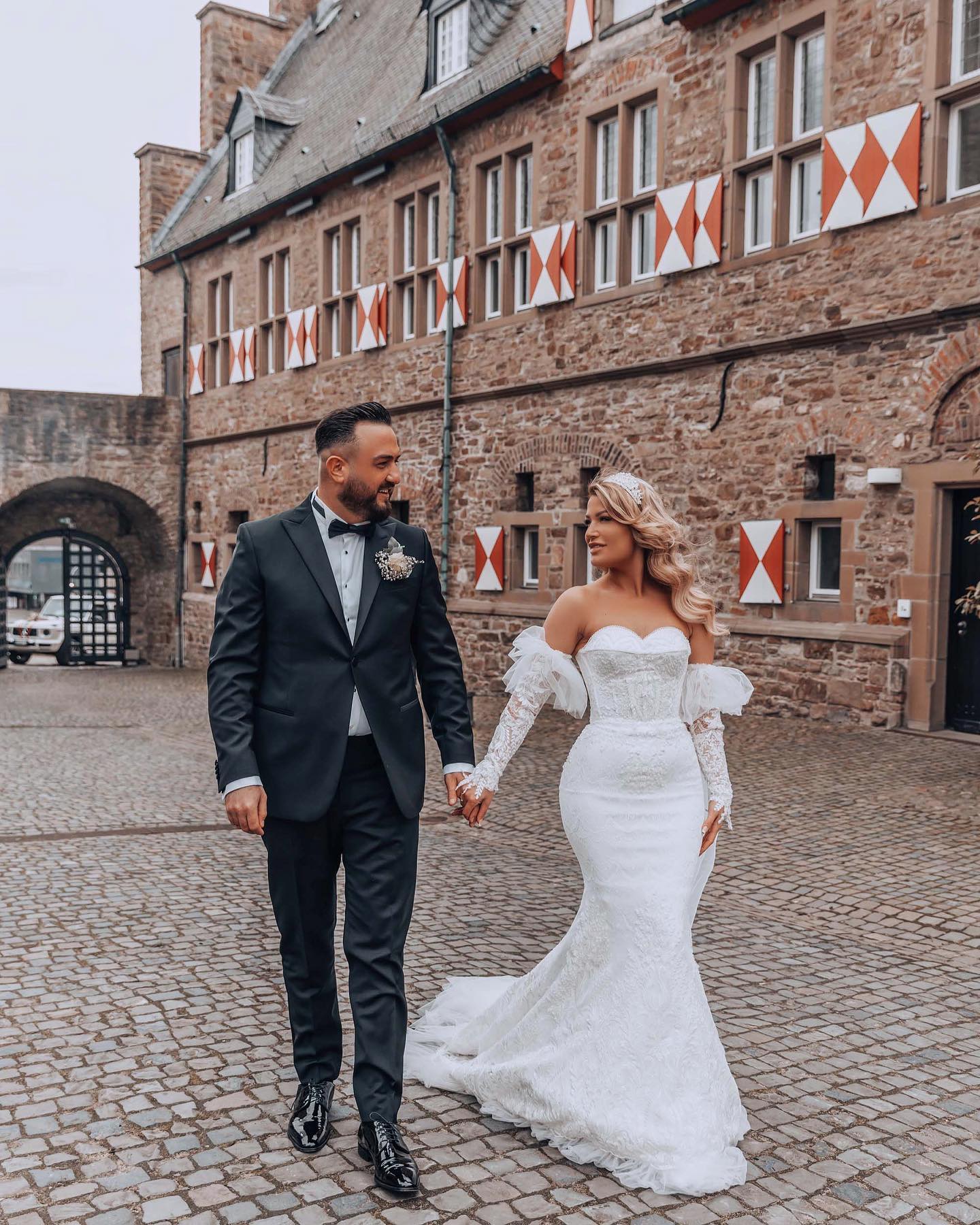 Gorgeous Off Shoulder Mermaid Bridal Dress with Floral Lace Appliques-newarrivaldress