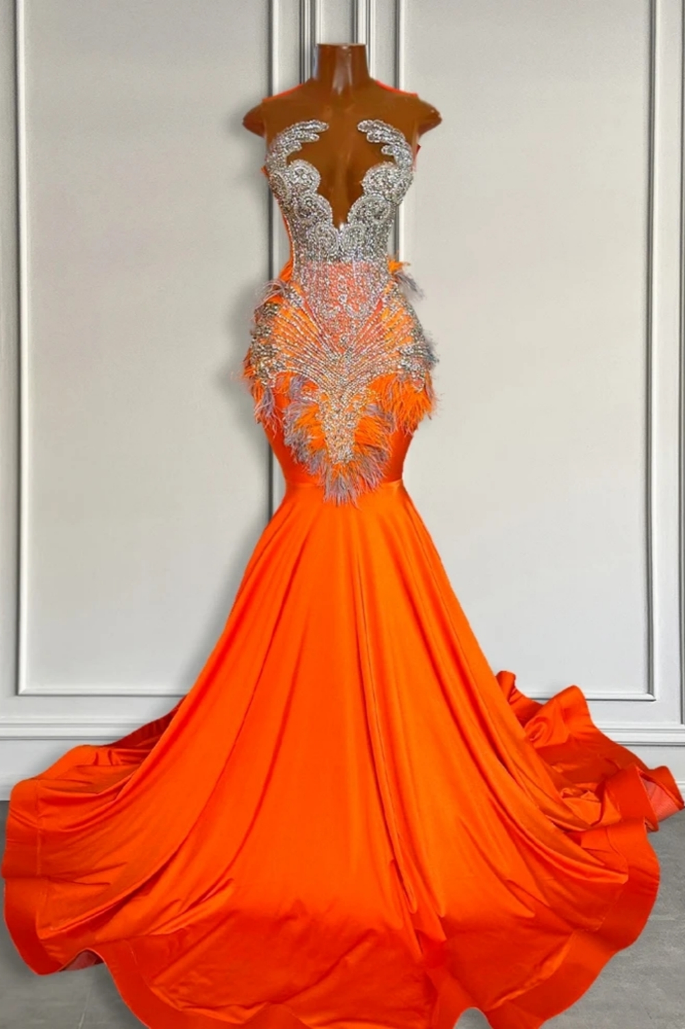 Stunning Sleeveess Crystals Fur Mermaid Prom Dress Glitter Satin Party Dress with Tassels