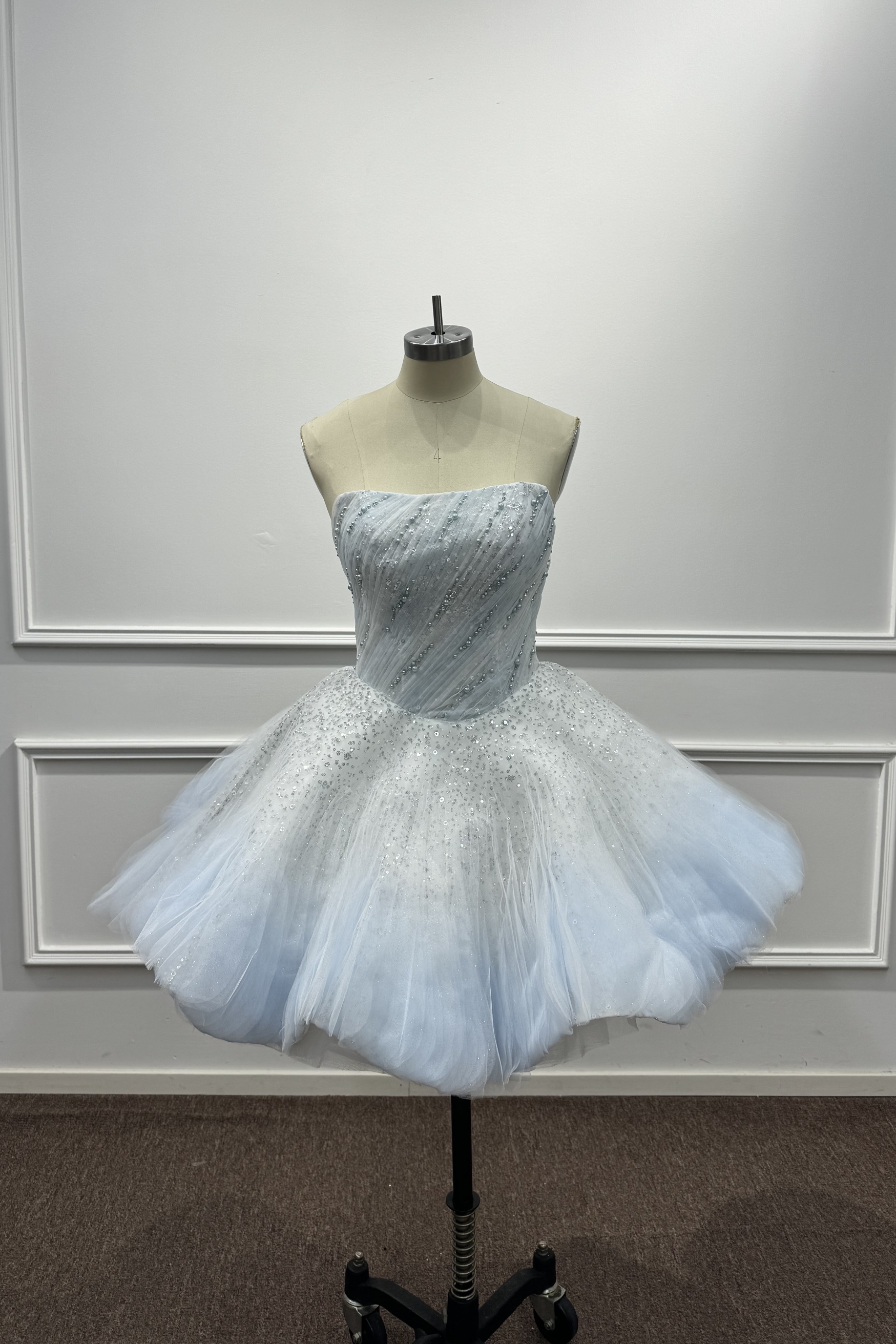Short Tulle A-Line Ball Gown Beadings Strapless Prom Dress