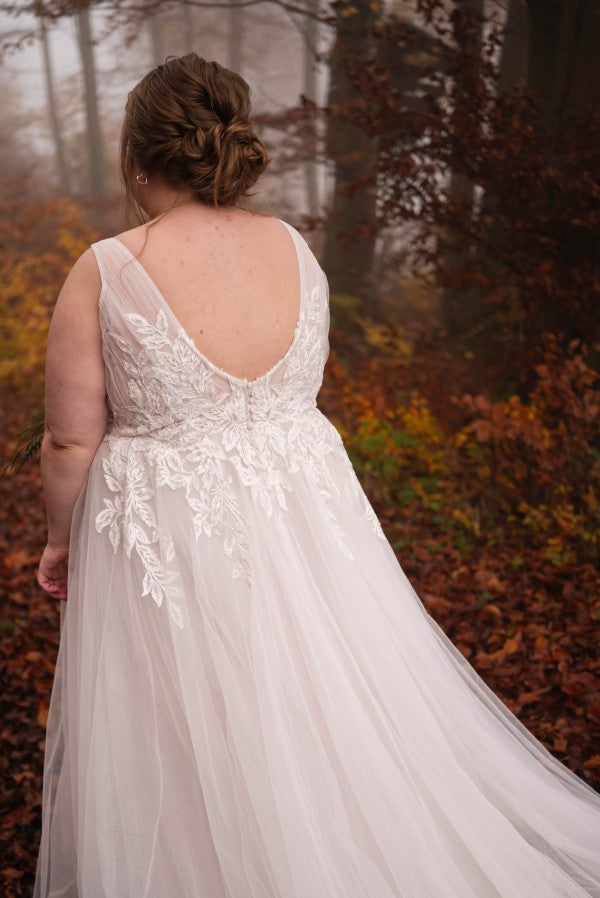 V-Neck A-Line Tulle Plus Size Wedding Dresses