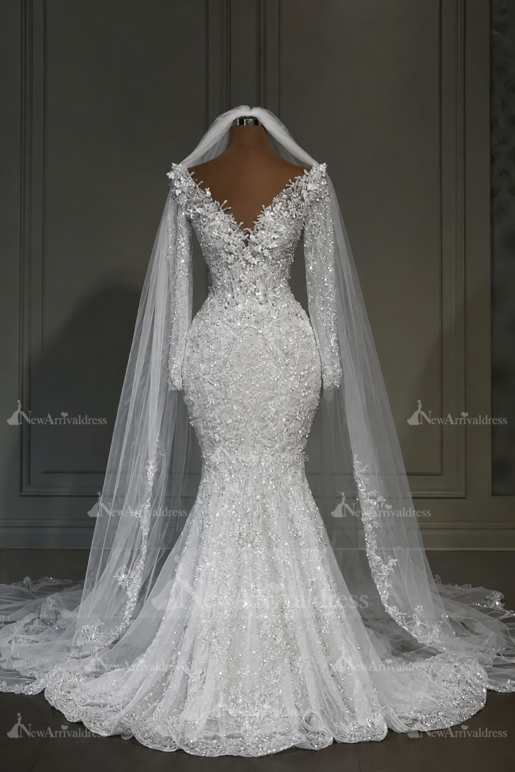 Gorgeous Long Sleeves Mermaid Wedding Gowns Glitter Sequins Garden Bridal Dresses