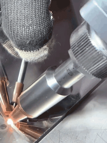 Przemysłowe narzędzie do naprawy w pełni automatycznych spawarek elektrycznych.