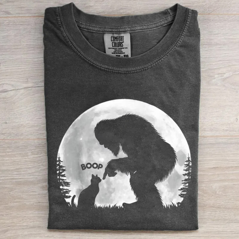 Fun Hand Boop Nose Bigfoot Sasquatch Cat Full Moon Bigfoot T-shirt