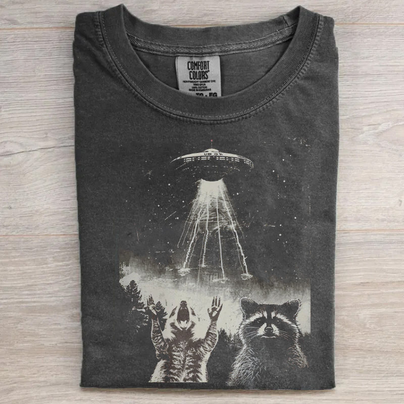 Vintage Raccon UFO T-shirt