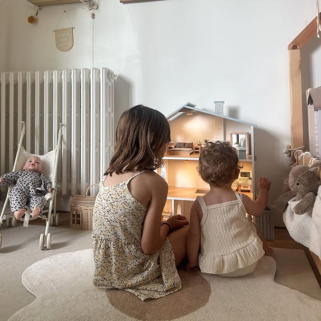 ROBUD Puppenhaus aus Holz Lichtern