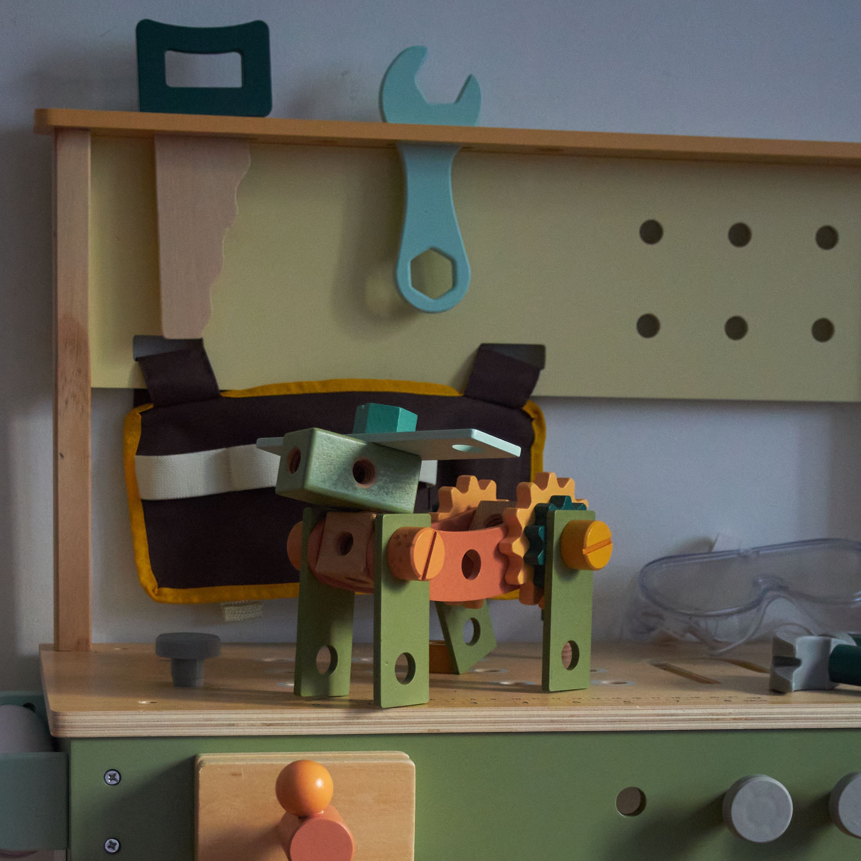 ROBUD Werkzeugbank für Kinder aus Holz, Avocadogrün