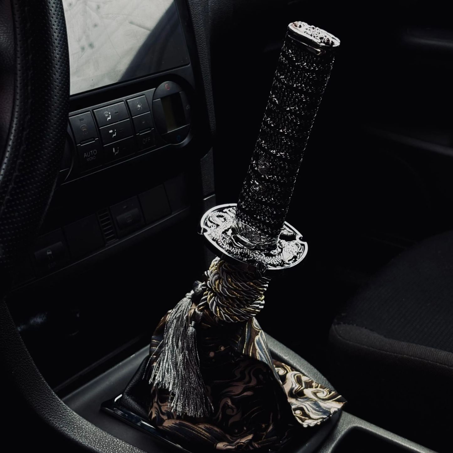 Japanse Samurai Sword auto-pookknop – universele Katana-schakelhendel met 4 adapters voor auto's met handgeschakelde versnellingsbak - CustWitNL