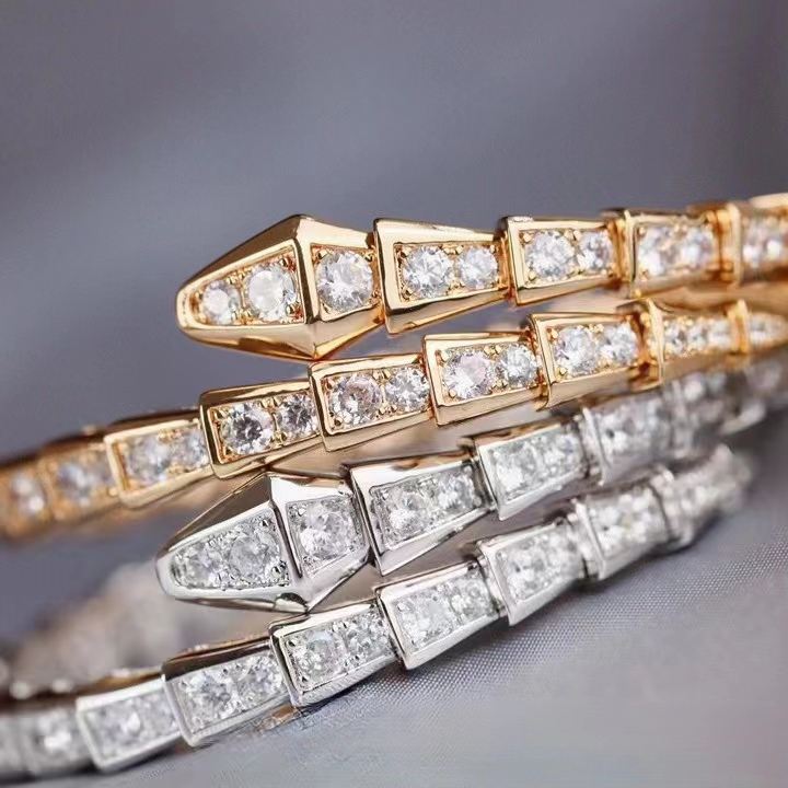 Conjunto único en forma de serpiente (anillo + pulsera), diamantes deslumbrantes, ¡lujo y moda en una sola vista! 💎✨