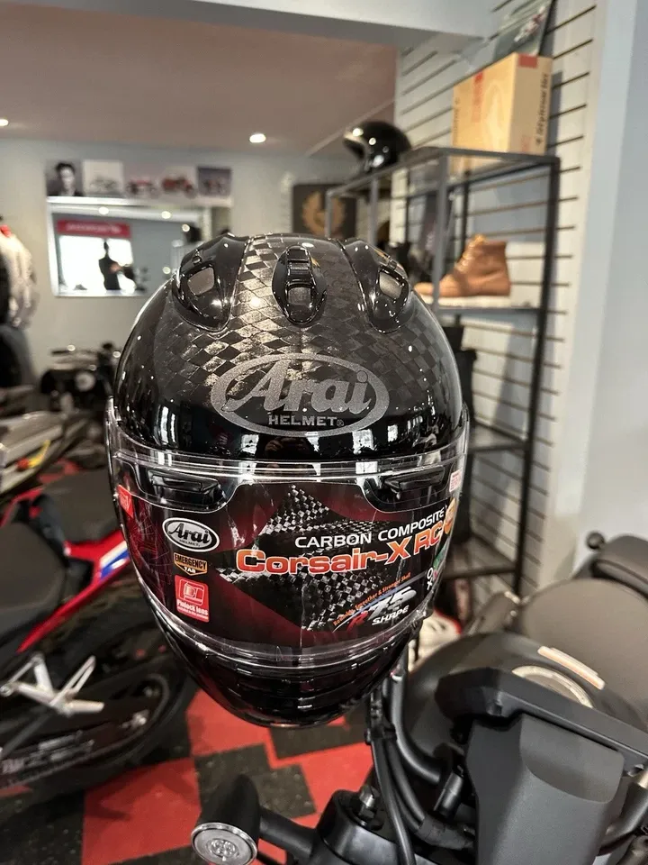 Arai Corsair-X Carbon – prémiová karbonová integrální motocyklová helma