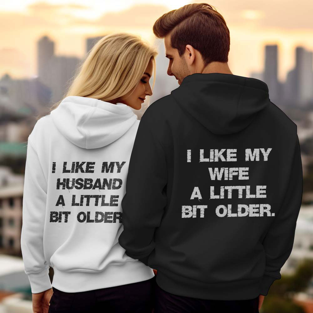 Camiseta Divertida Con Frase Para Parejas: 'me Gusta Que Mi Esposa/esposo Sea Un Poco Mayor O Menor'. Camiseta Y Sudadera Con Capucha, Regalo Para Parejas.