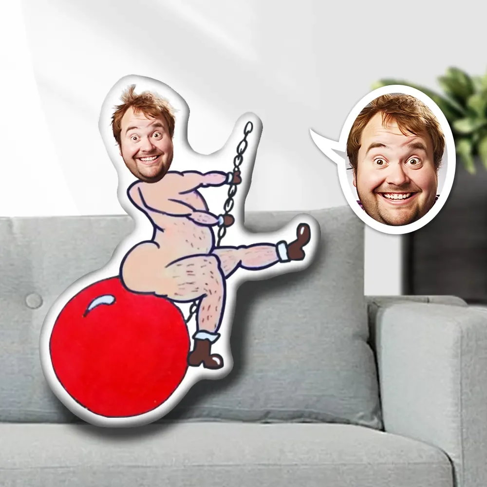 Cojín Decorativo Personalizado Minime Sentado En La Bola De Demolición. Cojín Con Foto Personalizada. Regalo Para Ella.