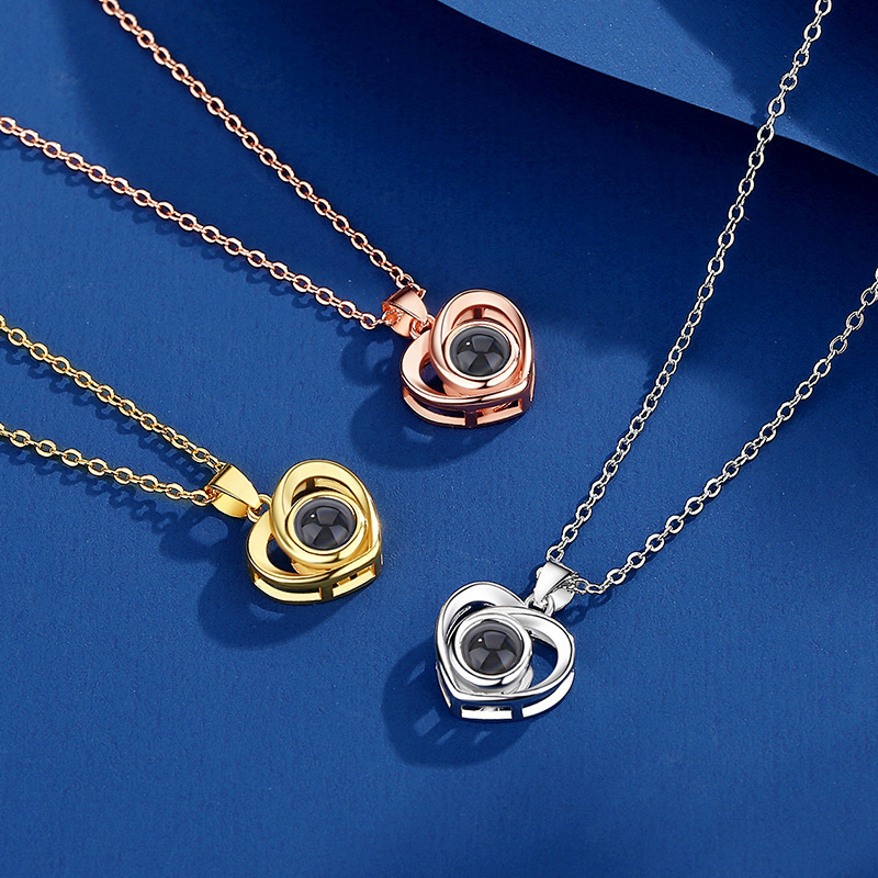 Colar Coração com Projeção de Foto Personalizada Presente Memorial e Significativo para Mãe, Ela ou Alguém que Você Sente Falta