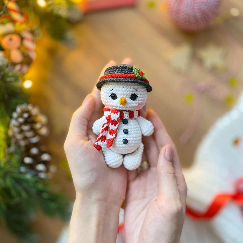 Bonecos de Crochê de Natal Feitos à Mão – Presente Festivo e Decoração de Natal