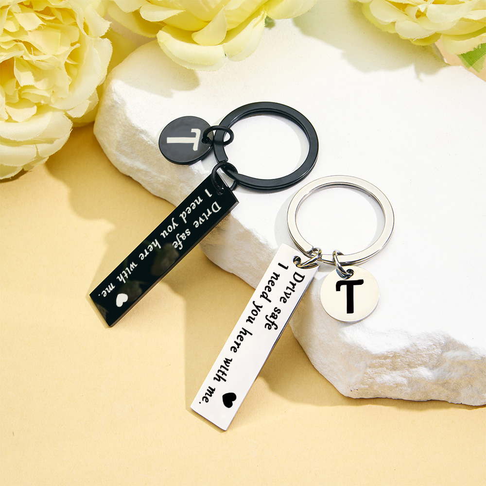 Chaveiro Personalizado Drive Safe Com Iniciais Para Presente De Namorado: 'preciso De Você Aqui Comigo'