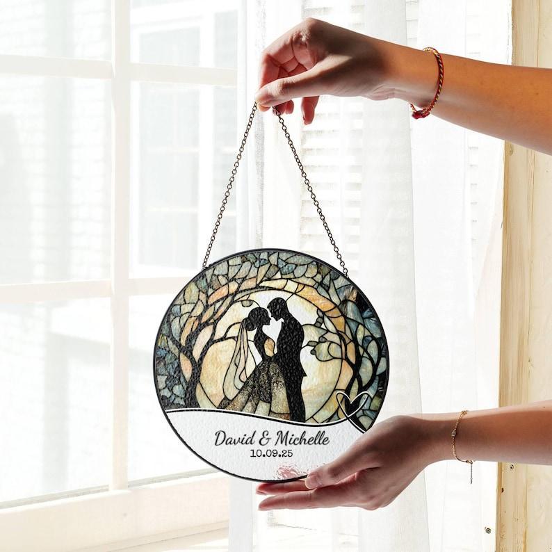 Apanhador De Sol De Vitral Personalizado Para Casamento – Nome E Data Personalizados Para Pendurar Na Janela, Presente Para Casais Sr. E Sra.