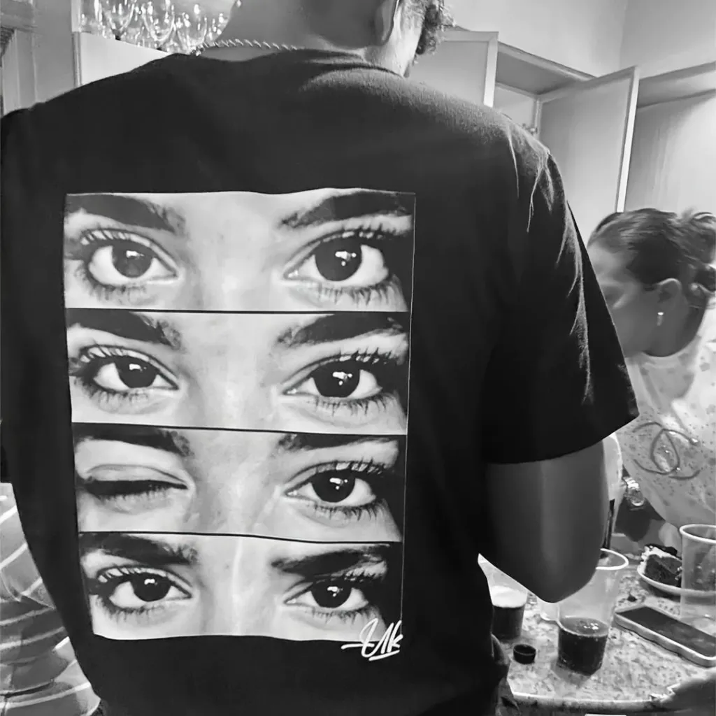 Personalisiertes Augen-Design T-Shirt – Einzigartiger, künstlerischer Look für Modefans