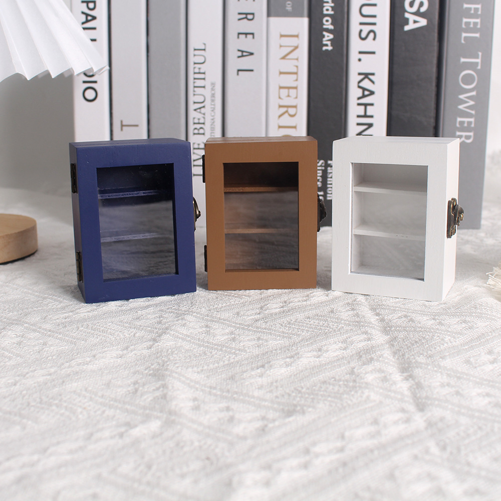 Mini-Bücherregal gegen Stress – Vintage-Deko mit 60 bunten Miniaturbüchern