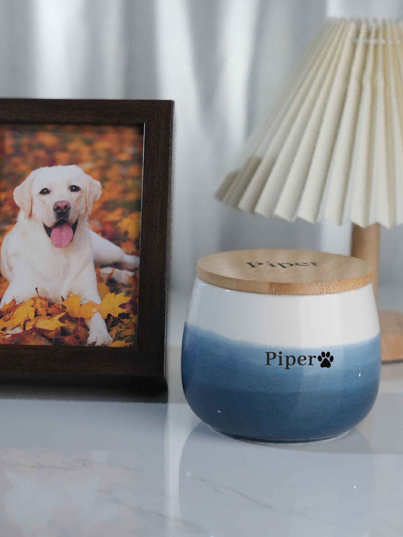 Personalisierte Tierurne mit Holzdeckel – Gravur von Name & Pfotenabdruck für Hunde & Katzen